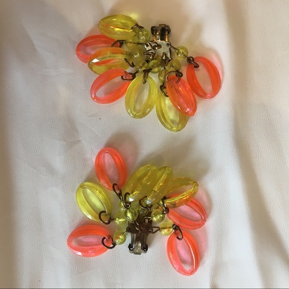 VTG Beaded Neon Dangle Clip On Earrings - Picture 4 of 7